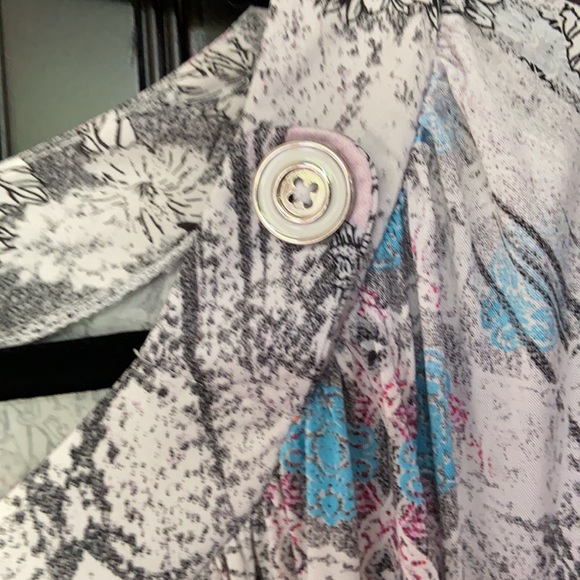 Blouse - Picture 2 of 7